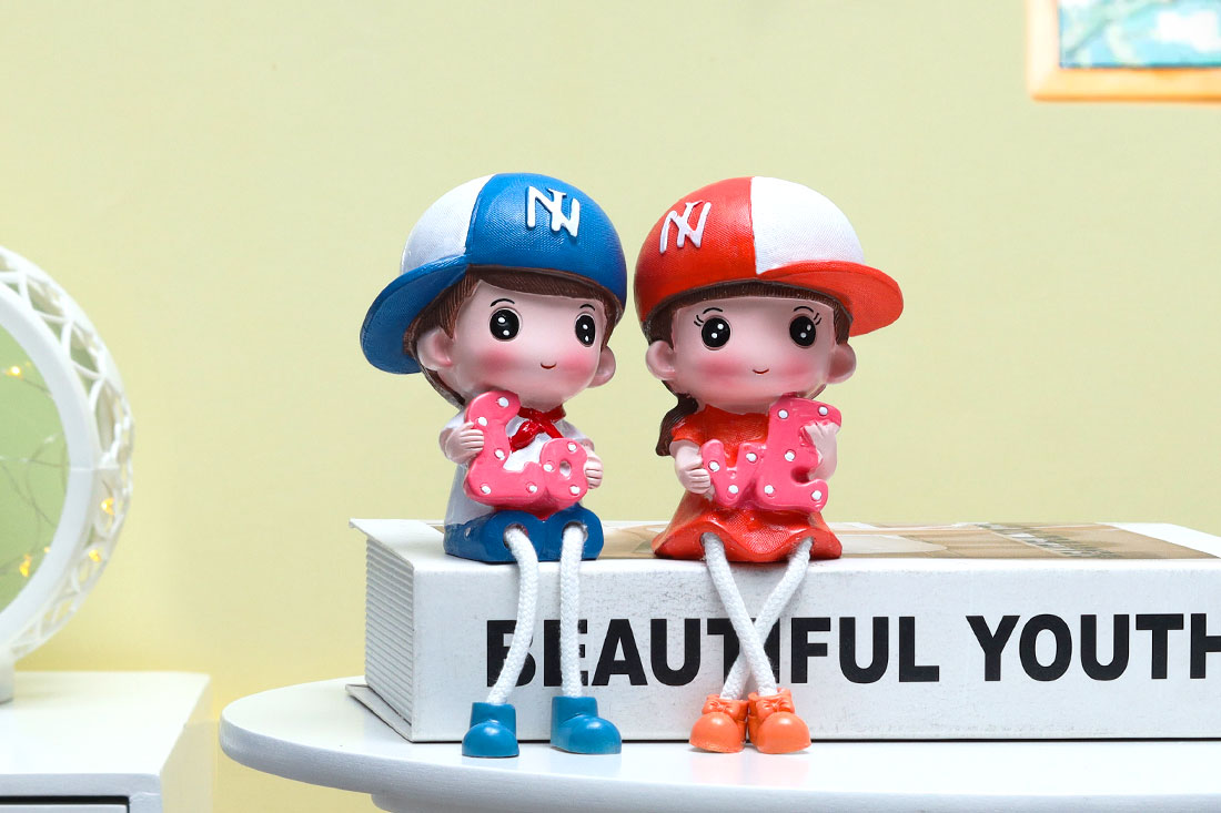 Love Couple Duo Statue